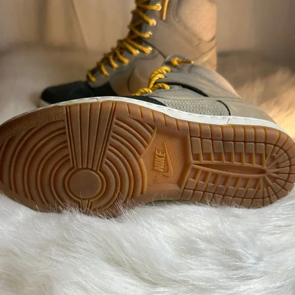 Nike Dunk Sky High Hi Hidden Wedge Suede Sneaker Women's US 6 - Picture 2 of 6